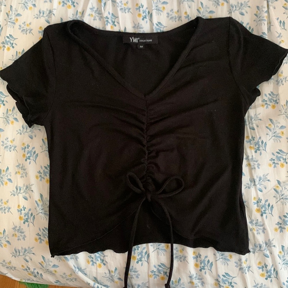 Black crop top, Medium, bow at the bottom